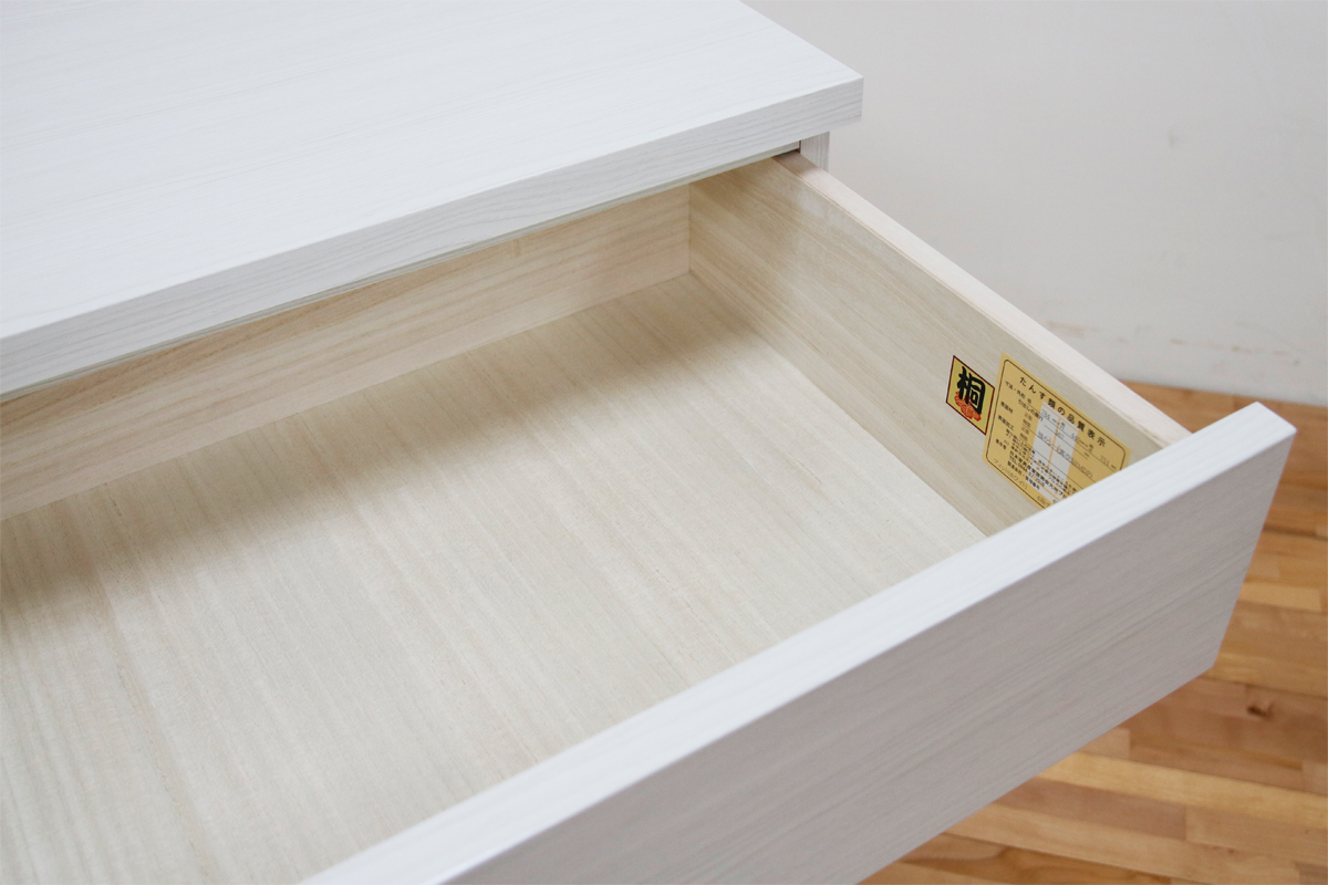 桐材日本製オーダー収納チェスト３段光沢ホワイトW75×D35cm 出品6月末まで 日本製オーダー収納チェスト3段 光沢ホワイト 桐材引き出し幅75×奥行き